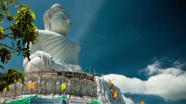 Großer Buddha am Bau — Stockvideo