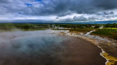 İzlanda 'daki gayzer strokkur