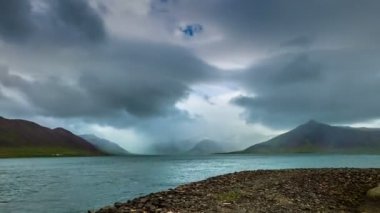 İzlanda'daki fırtına bulutları