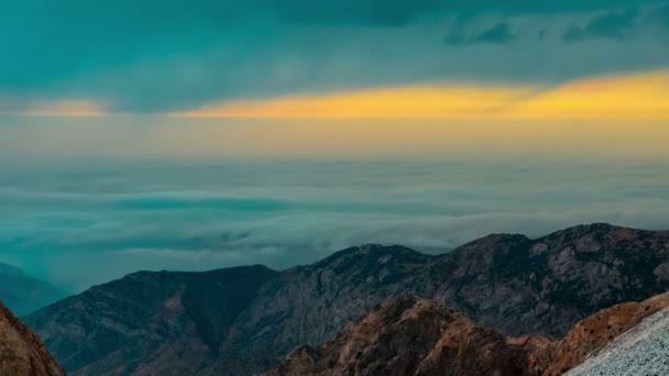 Pôr do sol nas montanhas Sairam Su — Vídeo de Stock