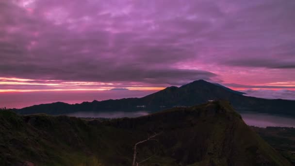 Восход солнца на вулкане Батур — стоковое видео
