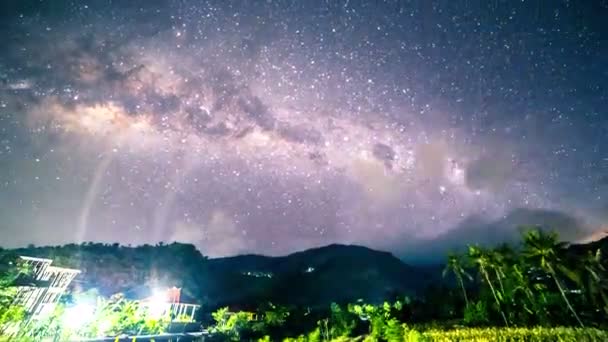 Milky τρόπο πάνω από τα βουνά — Αρχείο Βίντεο