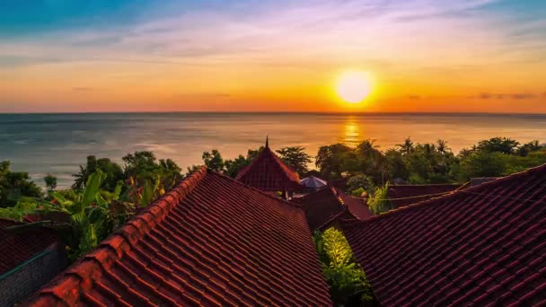 Bungalows and the Indian Ocean in Bali — Stock Video