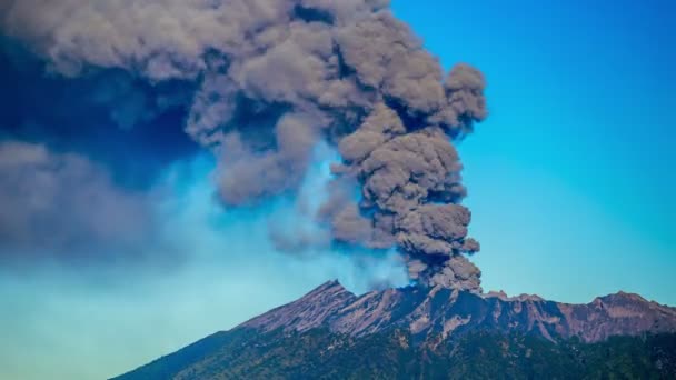 Erupções Vulcão Raung — Vídeo de Stock