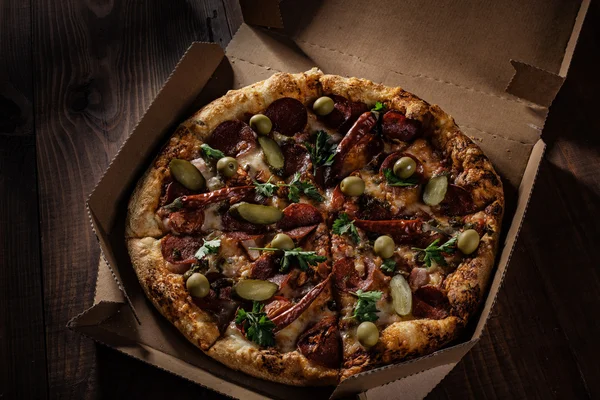 içinde teslimat pizza kutusu