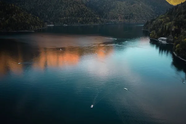 Lago Ritsa Abjasia Desde Una Gran Altura Con Reflejo Las — Foto de Stock