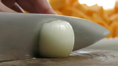 Soğan çorbası için doğrama