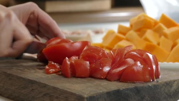 トマトのスープ用まな板 — ストック動画