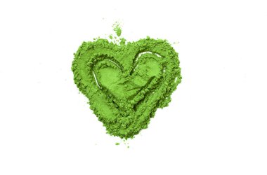 Yeşil çay tozu, beyaz izole arkaplanda çay, üst manzara.