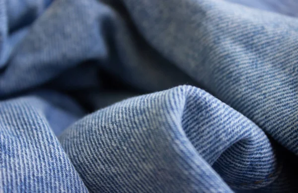 Крупним планом текстура джинсової кольорової тканини або тканини в джинсовому кольорі. Текстура тканини джинсового фону — стокове фото