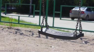Çocuk parkında Boş Salıncaklar