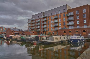 Dünyaca ünlü Rochdale Kanalı 'ndaki kanal tekneleri için Marina                       