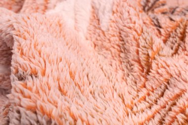 beyaz kaplamalı, eşit olmayan katlanmış turuncu ekose.