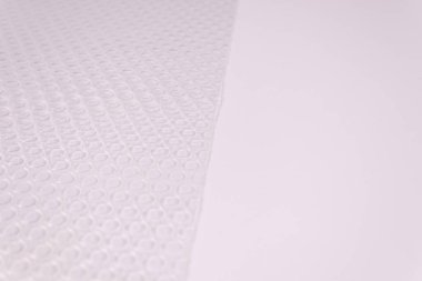 Geometrik desenli beyaz ve gri kenar