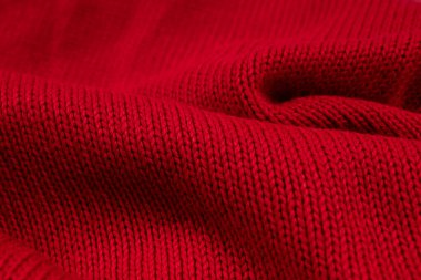 Kıvrımlı kırmızı kumaş