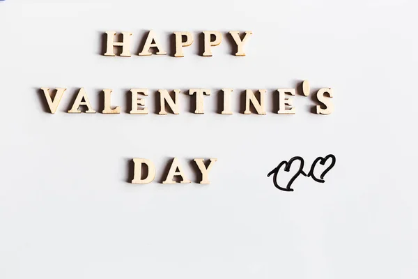 Sevgililer Günün Kutlu Olsun Beyaz Arka Planda Tahta Harflerle Yazılmış — Stok fotoğraf