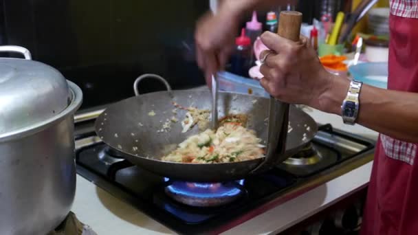 불에 음식을 요리 하는 쌀 로열티 프리 스톡 비디오