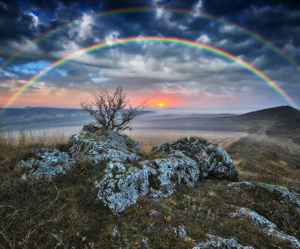 Радуга Облаками Над Каньоном Осенний Пейзаж — стоковое фото