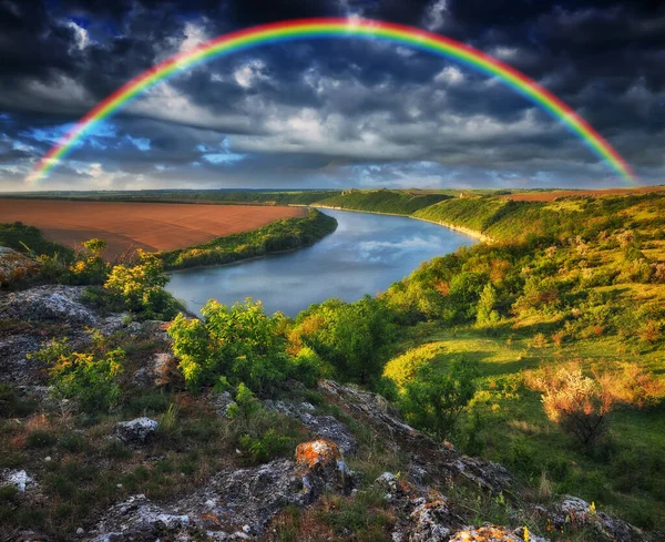 Kolorowa Tęcza Nad Kanionem Rzeki Wiosenny Poranek — Zdjęcie stockowe