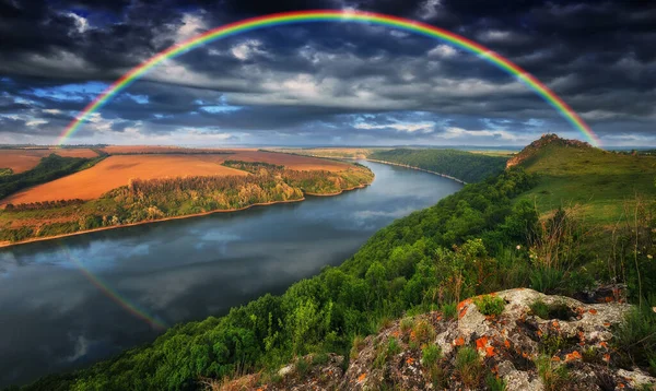 Arco Iris Colores Sobre Cañón Del Río Mañana Primavera — Foto de Stock