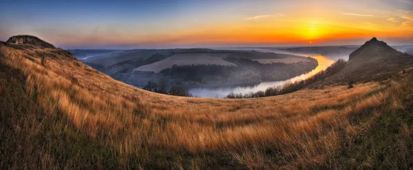 Schöne Herbstlandschaft Bei Sonnenaufgang Malerische Flussschlucht — Stockfoto