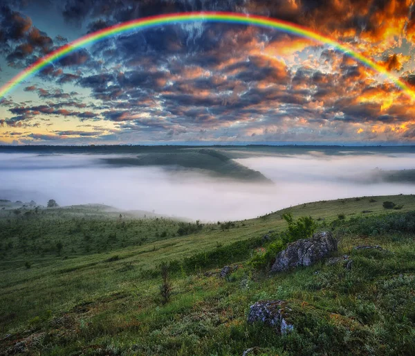 Vackert Landskap Med Regnbåge Himlen — Stockfoto