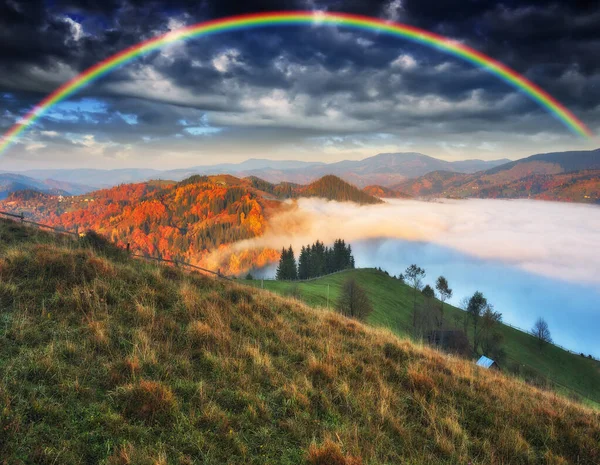 Arcobaleno Sulle Montagne Mattina Autunno Nei Carpazi — Foto Stock