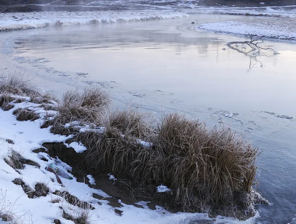 Kış nehir — Stok fotoğraf