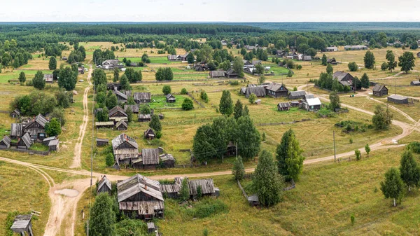 Russisches Dorf von oben per Drohne — Stockfoto