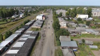 Bir Rus köyünün üzerinde İHA ile uçmak.