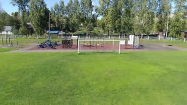 Bir Rus köyünün üzerinde İHA ile uçmak.