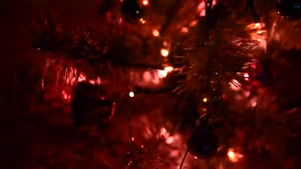 Árvore de Natal, ramos com bolas e luzes — Vídeo de Stock