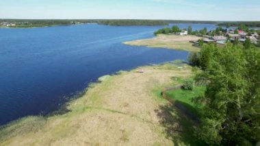 Bir Rus köyünün üzerinde İHA ile uçmak.