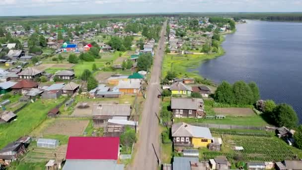 Pueblo ruso desde una altura en vuelo — Vídeo de stock