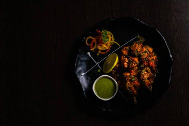 Güzel süslenmiş Peynir ve Çan Kağıt Yuvarlaklarının yüksek açısı