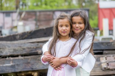 küçük kız kardeş