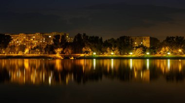 Valea Morilor gece Chisinau, Moldova 'da park ediyor.