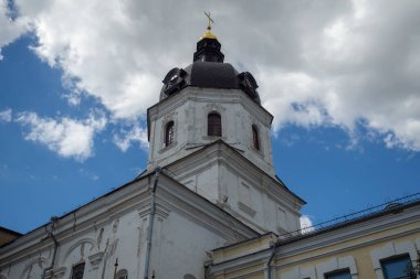 Ukrayna, Kiev 'deki Florovsky Manastırı' nın çan kulesi.