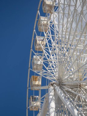 Ukrayna, Kiev 'deki eski Podol semtinde dönme dolap.