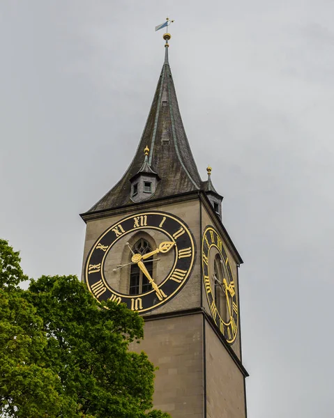 Kościół Piotra Wieża Zegarowa Pod Zachmurzonym Niebem Zurychu Szwajcaria — Zdjęcie stockowe