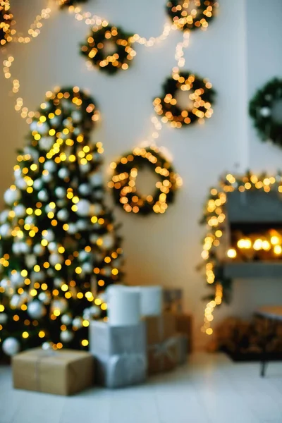 Uma Vista Desfocada Interior Elegante Uma Sala Natal Quarto Brilhante — Fotografia de Stock