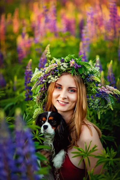 Concetto Cane Donna Una Giovane Donna Abbraccia Bacia Suo Bellissimo — Foto Stock