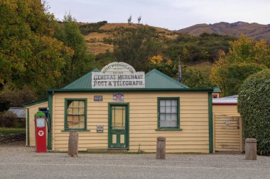 Yeni Zelanda 'nın Güney Adası' ndaki küçük Cardrona kasabasında tarihi bir bina. 