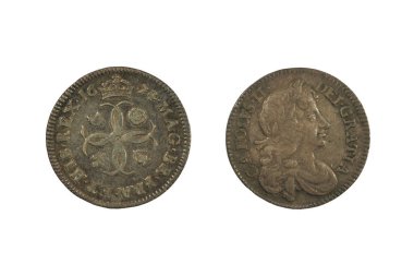 Üzerinde Kral II. Charles 'ın portresi olan bir İngiliz 1674 peni sikkesi. Beyazda izole edilmiş