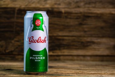 Grolsch Premium Pilsner - Grolsch Premium Lager, Hollanda Grolsch Bira Fabrikası 'nın amiral gemisi. Romanya, Bükreş 'te stüdyo fotoğraf çekimi, 2020