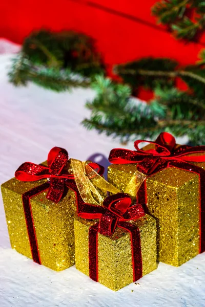 Λαμπερά Χριστουγεννιάτικα Δώρα Χριστουγεννιάτικα Δώρα Στολίδια Boxex Απομονωμένη — Φωτογραφία Αρχείου