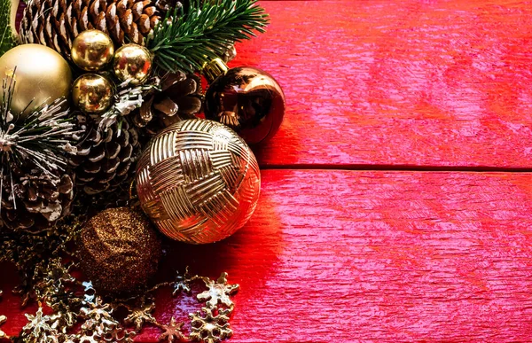 季節の装飾や装飾品とクリスマスの組成 カラフルなクリスマスの背景クリスマスムードの概念 — ストック写真
