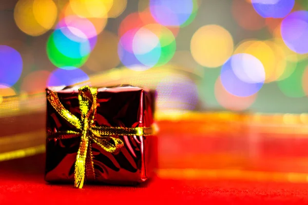 Wazig Licht Kerstcompositie Met Seizoensgebonden Decoraties Ornamenten Kleurrijke Kerst Achtergrond — Stockfoto