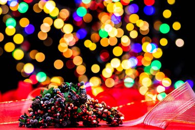 Noel süslemeleri, Noel ve yeni yıl tatilleri arka plan, Noel süsleri ve bulanık ışıklar ile kış sezonu