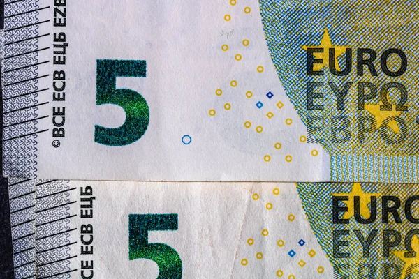 ユーロ銀行券の詳細に焦点を当てます お金の銀行券のマクロの詳細を閉じます 5ユーロ孤立 世界のお金の概念 インフレと経済の概念 — ストック写真